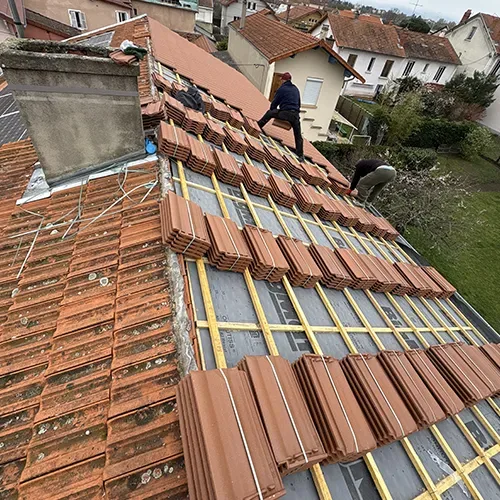 Réalisation MTZ Couverture : changement de tuiles à roanne